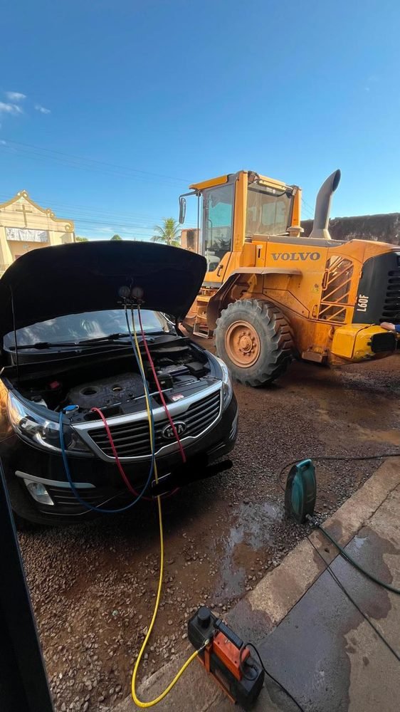 Máquina pesada e veículo atendidos pela JP Tech